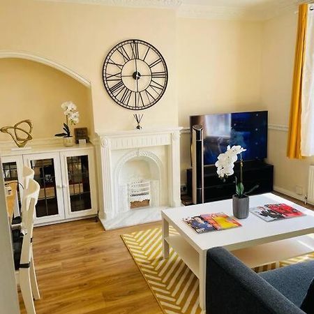 Superb And Comfortable 3Bd Home In Dagenham Exterior photo