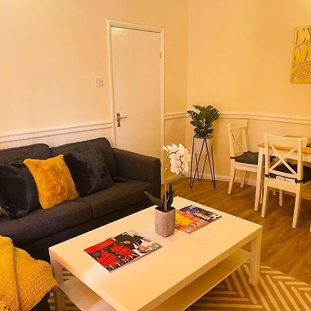 Superb And Comfortable 3Bd Home In Dagenham Exterior photo