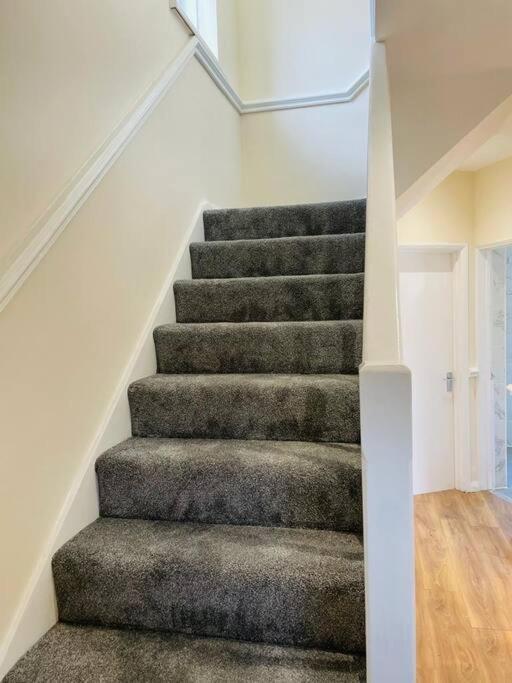 Superb And Comfortable 3Bd Home In Dagenham Exterior photo