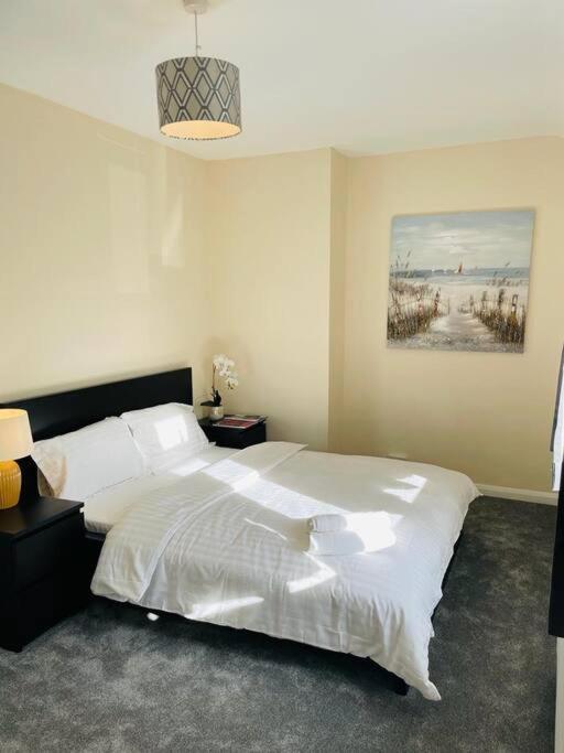Superb And Comfortable 3Bd Home In Dagenham Exterior photo