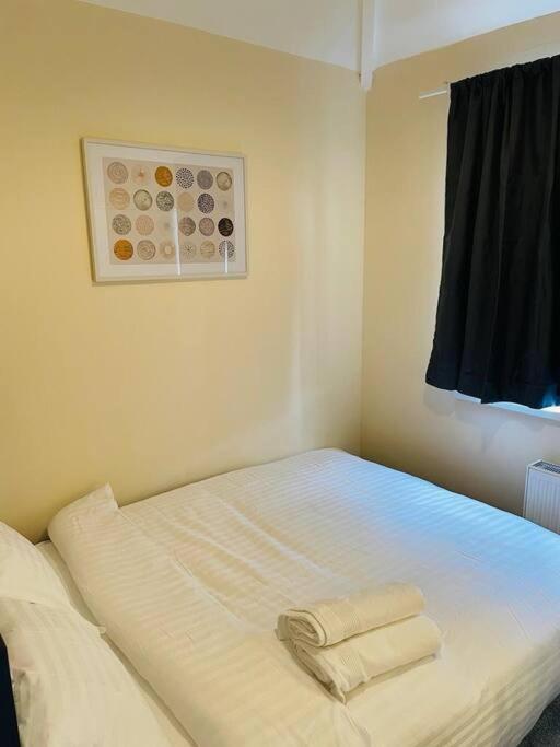 Superb And Comfortable 3Bd Home In Dagenham Exterior photo