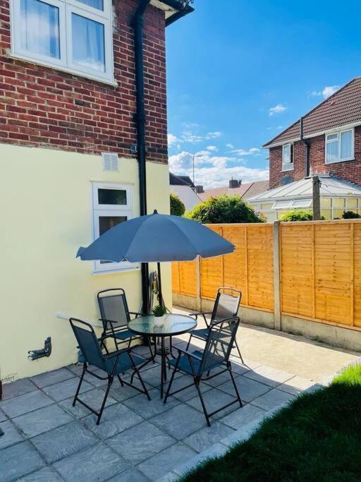 Superb And Comfortable 3Bd Home In Dagenham Exterior photo