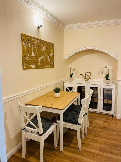 Superb And Comfortable 3Bd Home In Dagenham Exterior photo