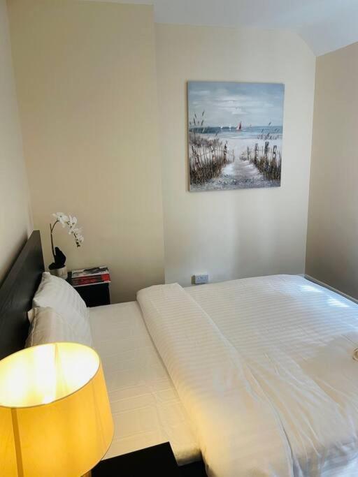 Superb And Comfortable 3Bd Home In Dagenham Exterior photo