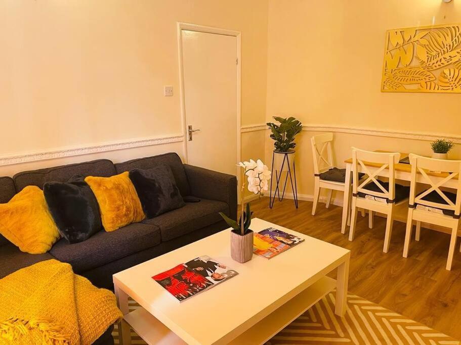 Superb And Comfortable 3Bd Home In Dagenham Exterior photo