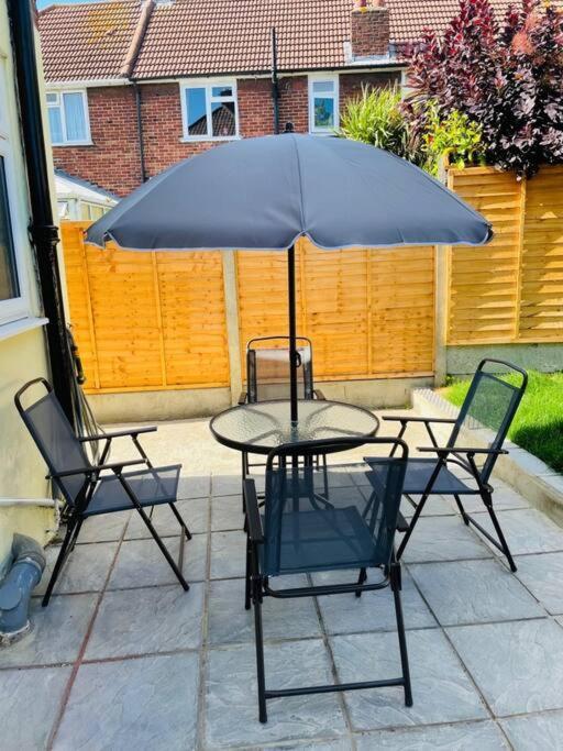 Superb And Comfortable 3Bd Home In Dagenham Exterior photo