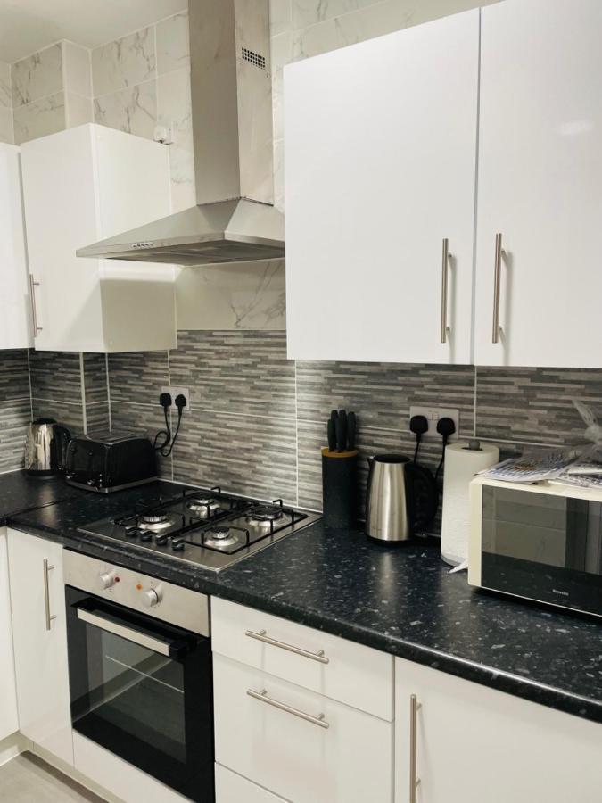 Superb And Comfortable 3Bd Home In Dagenham Exterior photo